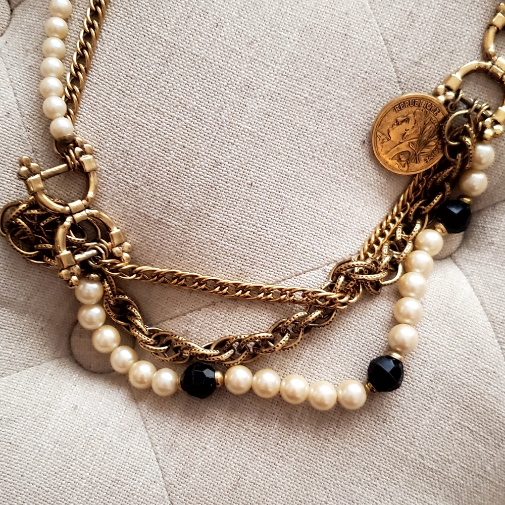 Beautiful Necklace - Picture 2 of 5